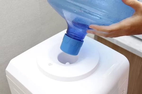 Vệ sinh cây nước nóng lạnh giá rẻ