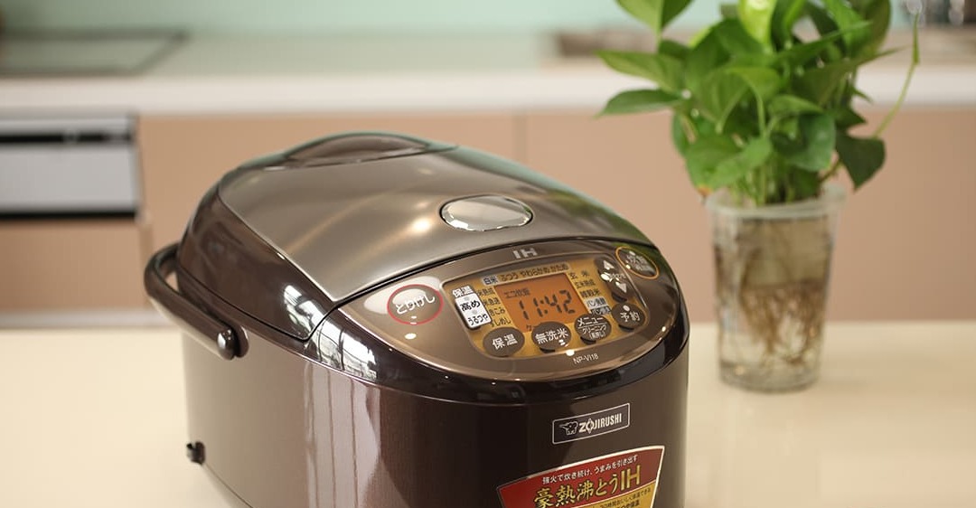 nồi cơm điện bị mốc