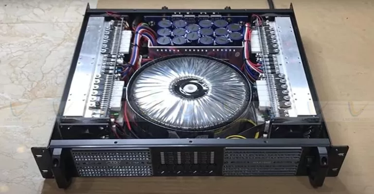 cục đẩy công suất bị ù