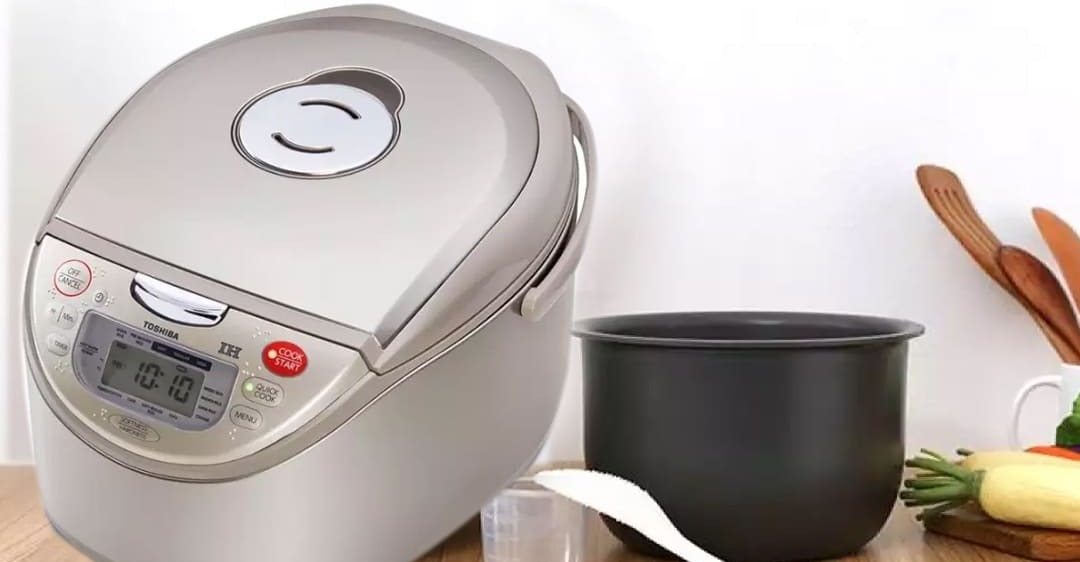 nồi cơm điện bị mốc