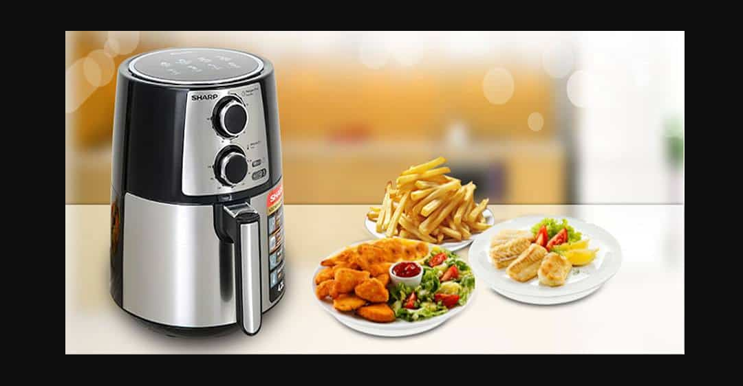 Bảng điều khiển cảm ứng của nồi chiên sâu Sharp hiện đại đầy tiện ích. 