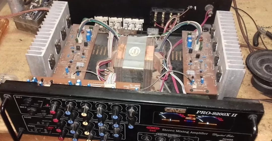 tại sao amply bị nóng