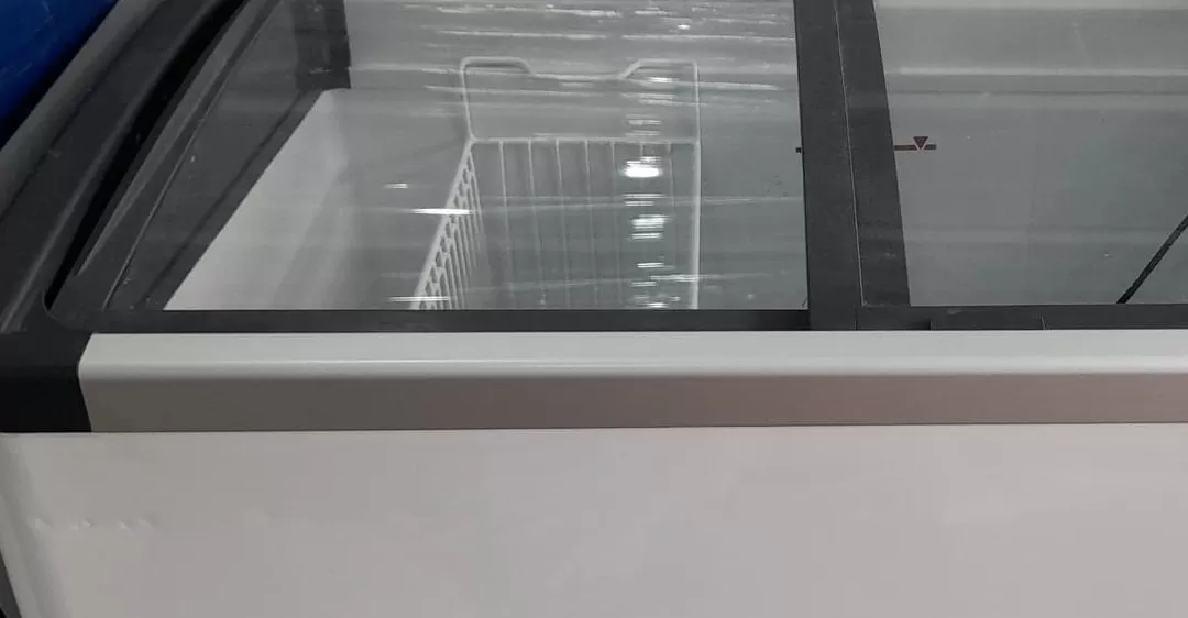 tủ đông bị đổ mồ hôi