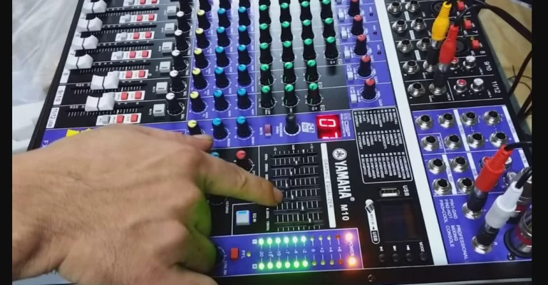 So sánh vang số và mixer và nên chọn vang số hay Mixer