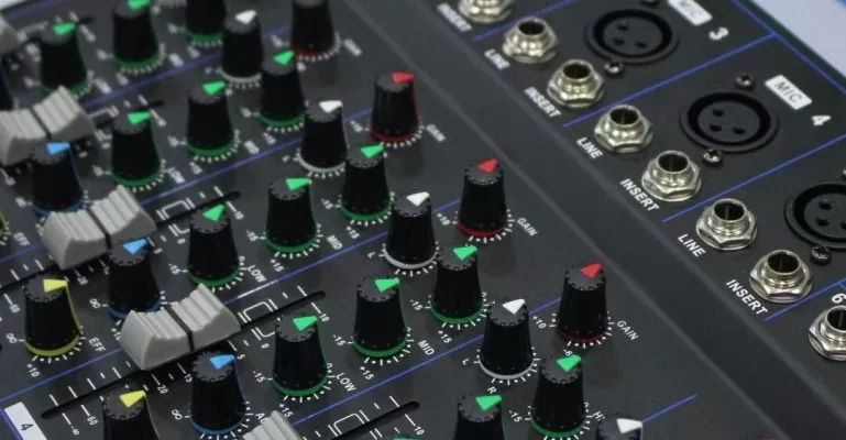 Hướng dẫn cách vệ sinh bàn Mixer và các triệu chứng thường gặp