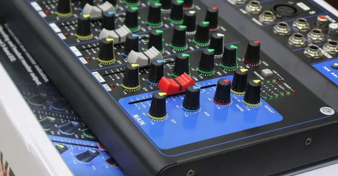 Hướng dẫn cách vệ sinh bàn Mixer và các triệu chứng thường gặp