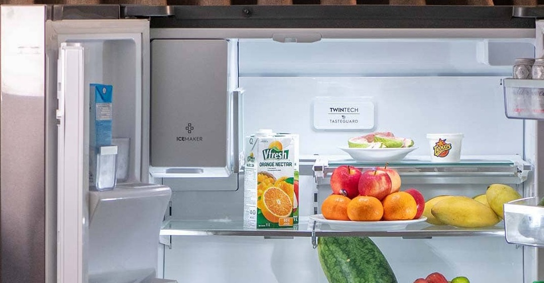 Sửa tủ lạnh bị móp bằng cây hút bồn cầu 