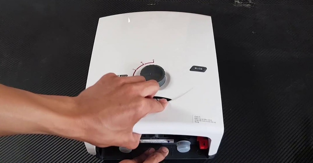 cách khắc phục máy nước nóng ariston không lên nguồn