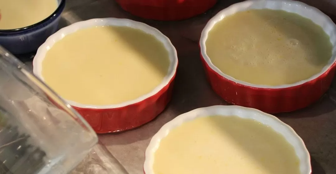 cách làm bánh flan sữa tươi bằng lò vi sóng