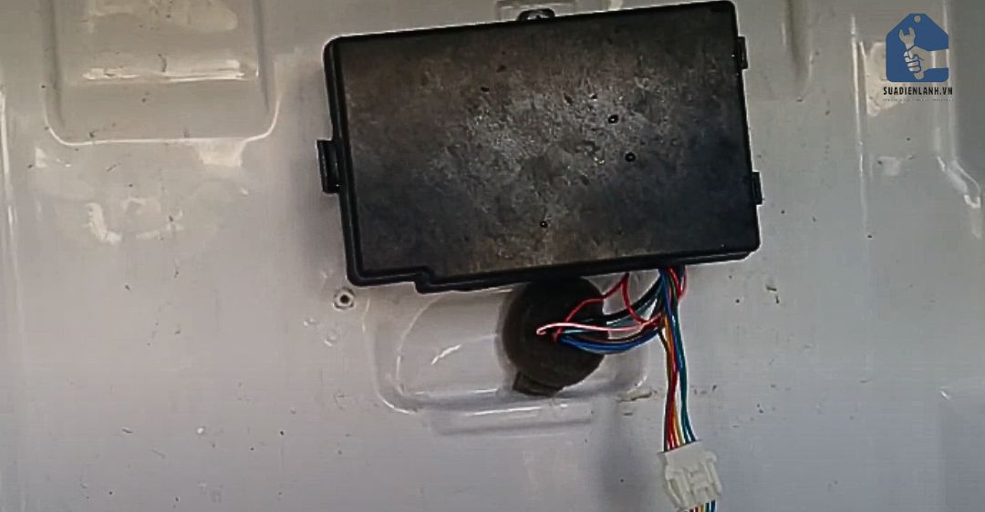 chiếc hộp điều khiển