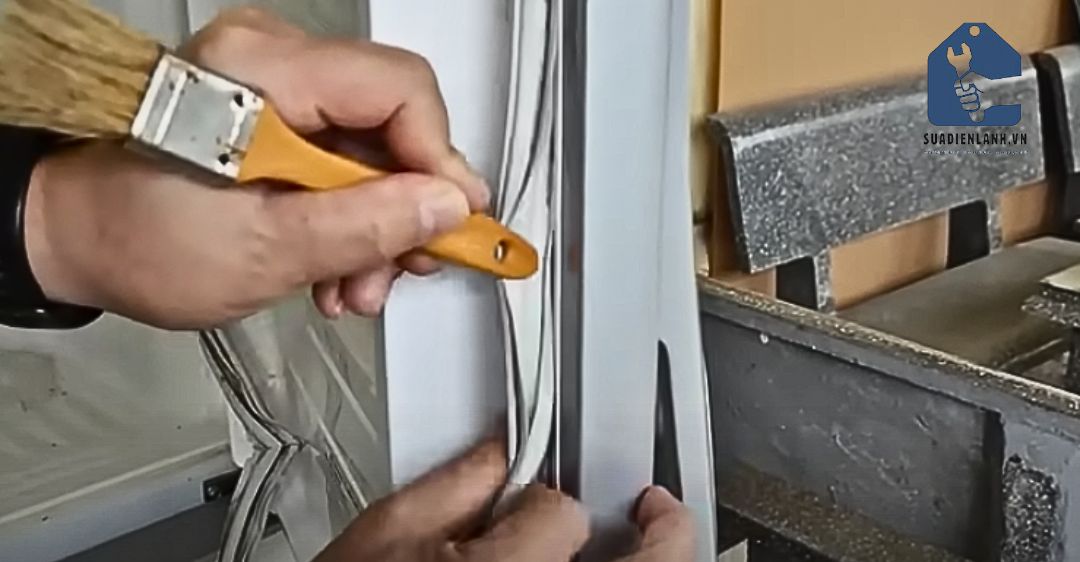 lắp gioăng vào tủ lạnh