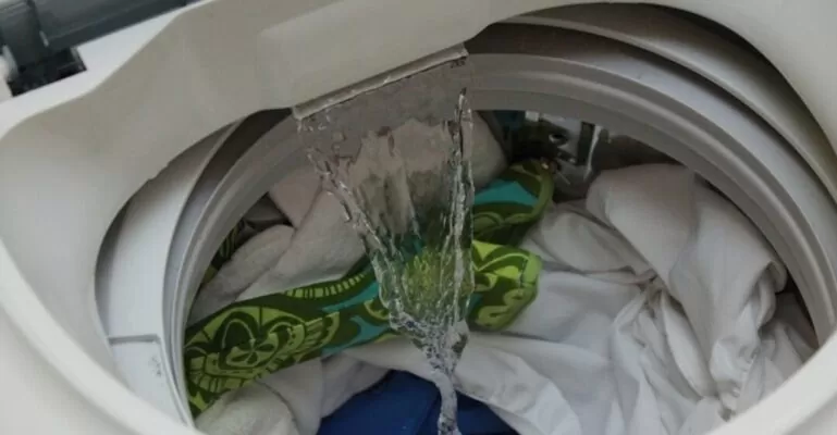 Nguyên nhân máy giặt kêu to khi xả nước 