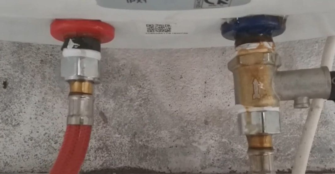 máy nước nóng ariston bị chảy nước