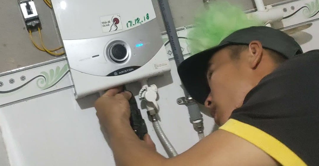 máy nước nóng ariston không nóng