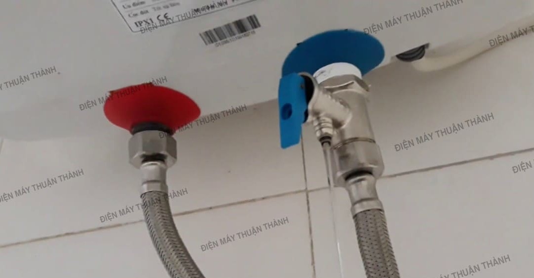 máy nước nóng bị chảy nước