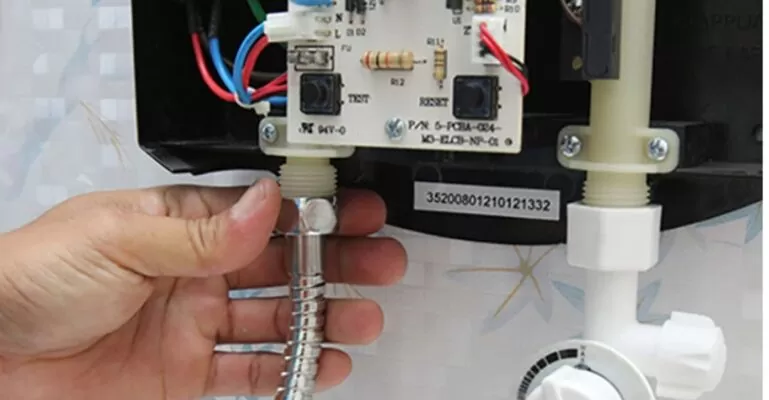 máy nước nóng panasonic bị rò điện