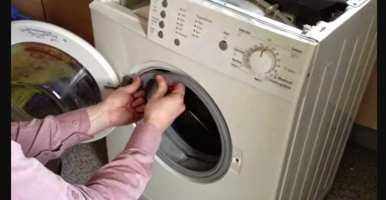 Nguyên nhân và cách khắc phục máy giặt Midea không vắt được