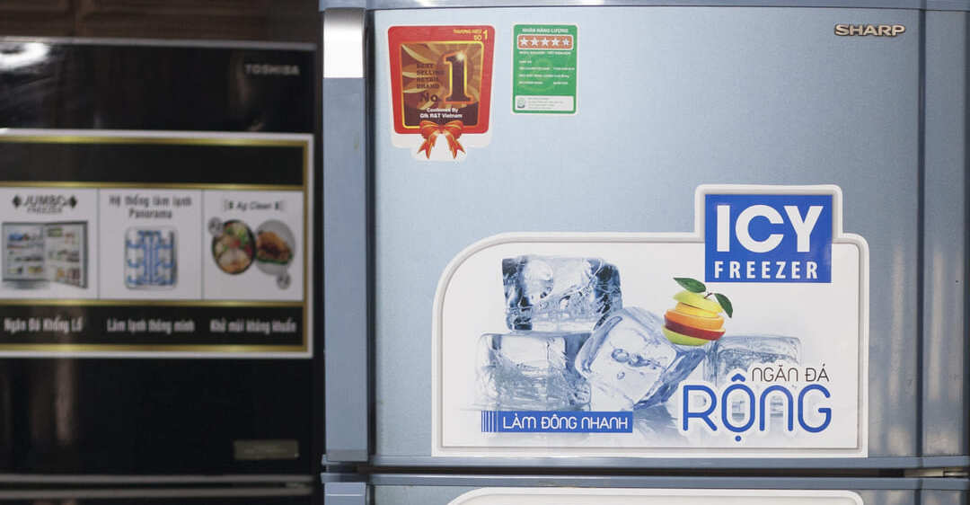 so sánh tủ lạnh toshiba và sharp