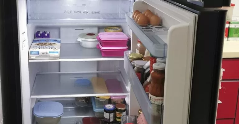 tủ lạnh không sáng đèn