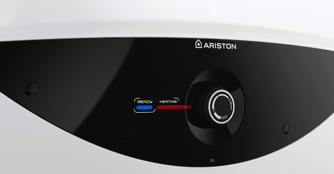 So sánh bình nóng lạnh Ariston và Rossi về giá bán