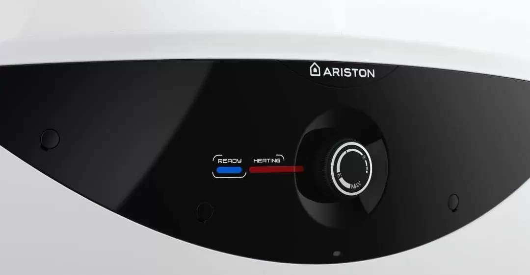 So sánh bình nóng lạnh Ariston và Rossi về giá bán