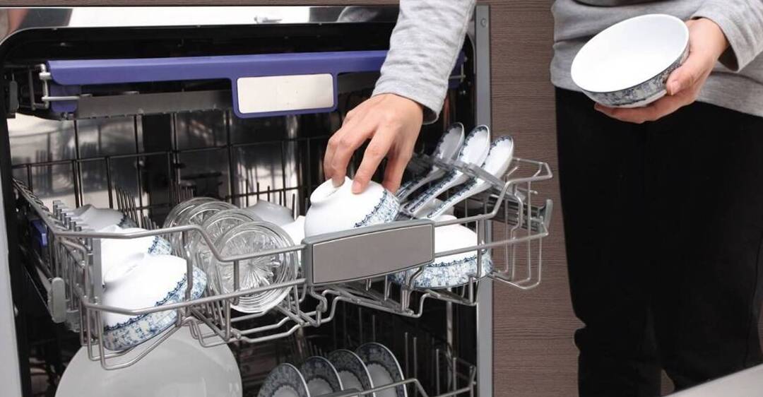 Máy rửa bát bị rỉ sét