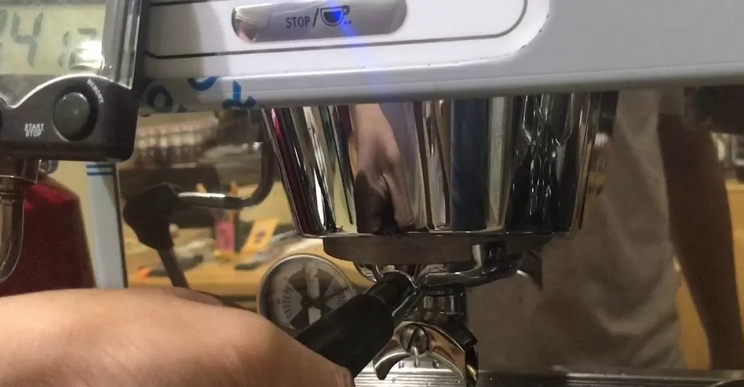 máy pha cafe bị rỉ nước