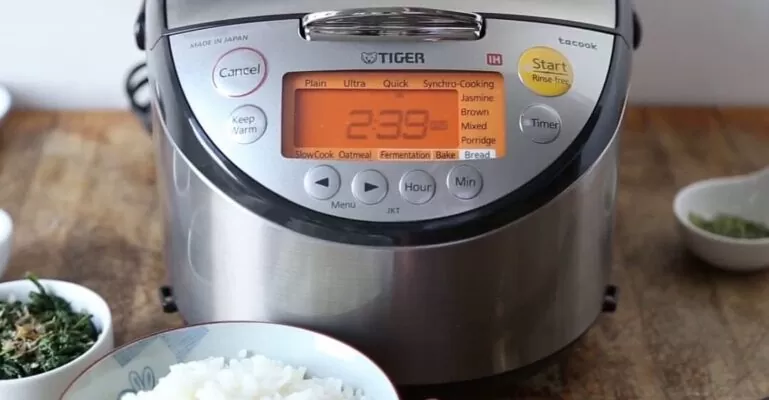 nồi cơm không vào điện