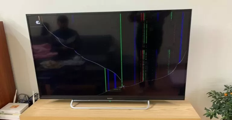 tivi bị đen màn hình vẫn có tiếng