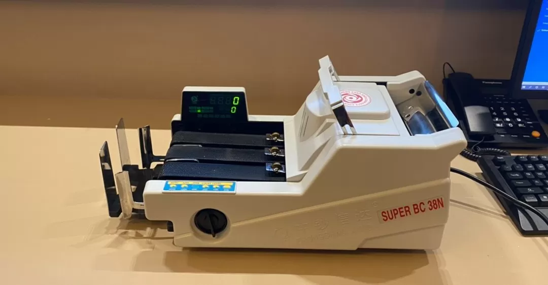 máy đếm tiền báo lỗi eel