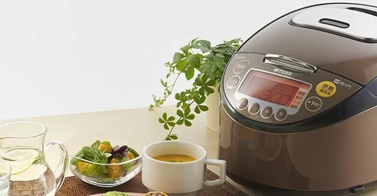 sửa nồi cơm điện cao tần cắm nhầm điện 220v