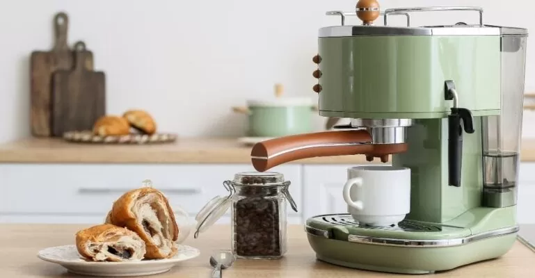 Pha Cà Phê Espresso Và Cappuccino Bằng Máy Pha Cà Phê