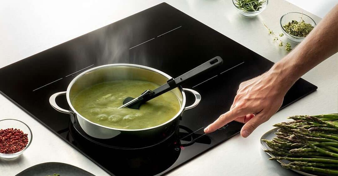 bếp từ bị nháy đèn