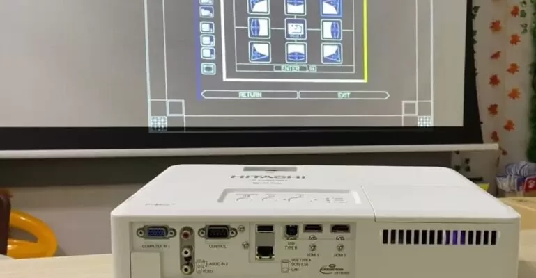 cách chỉnh máy chiếu bị lệch hình