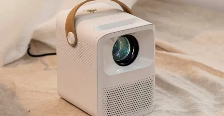 cách sử dụng máy chiếu beecube