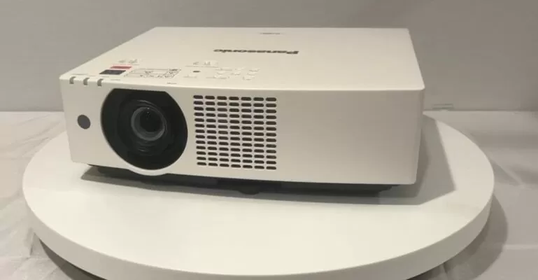 cách sử dụng máy chiếu panasonic