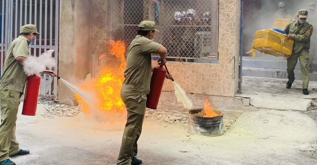 cháy điện dập bằng gì