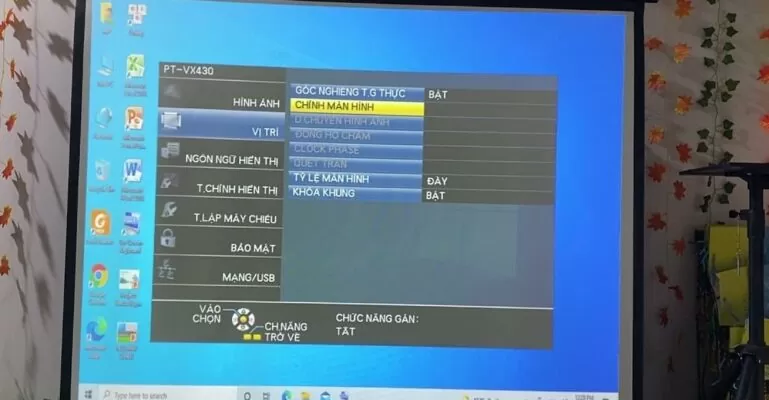 màn hình máy chiếu bị thu nhỏ