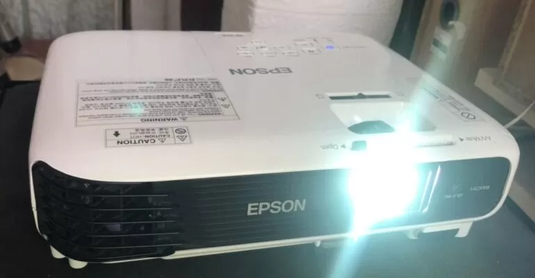 máy chiếu báo lỗi lamp