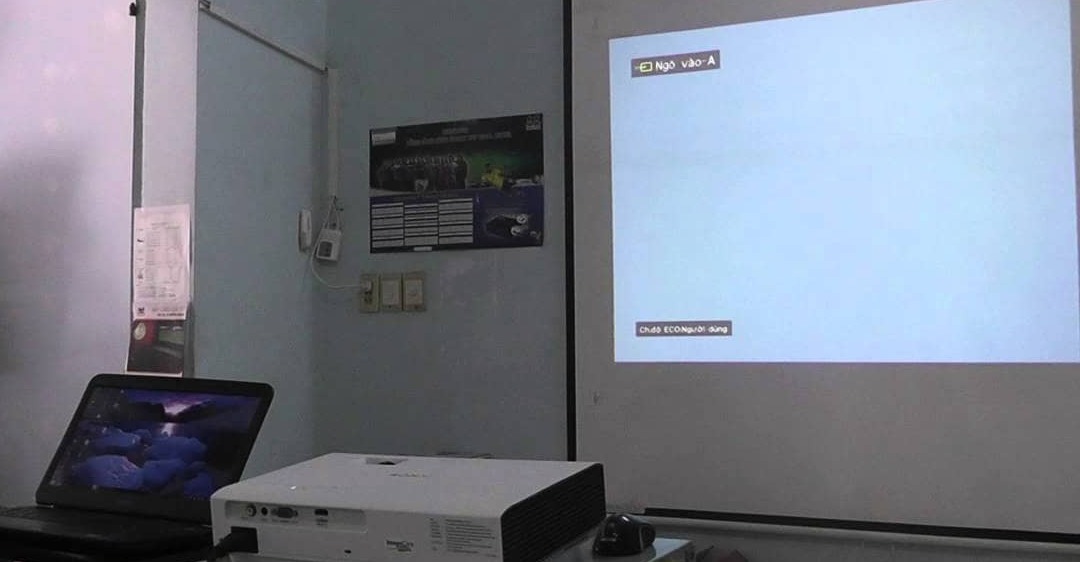 máy chiếu panasonic không lên hình