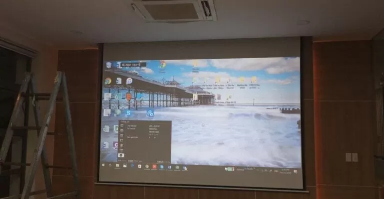 máy chiếu sony bị mờ