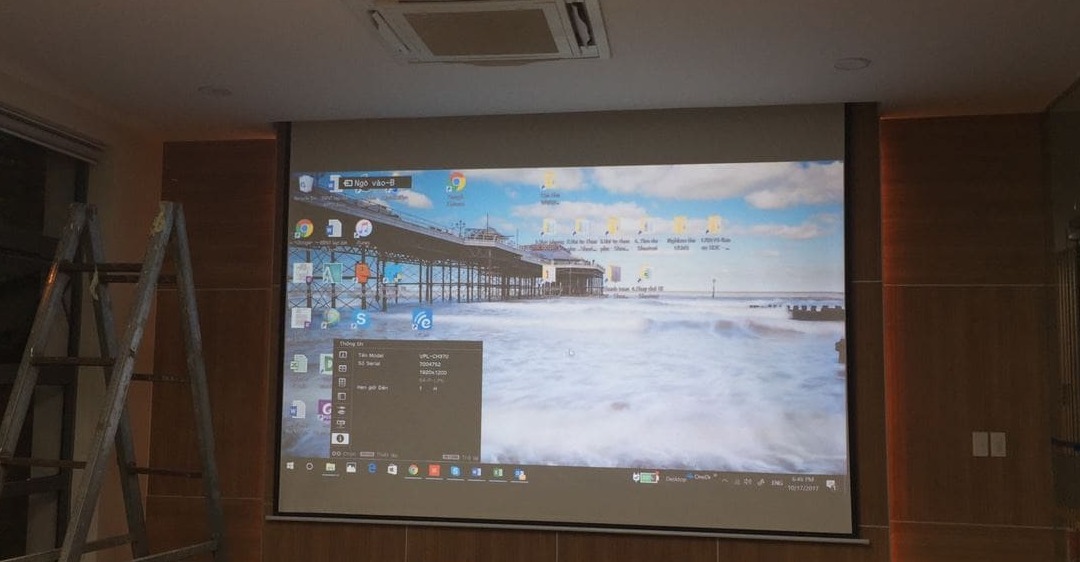 máy chiếu sony bị mờ