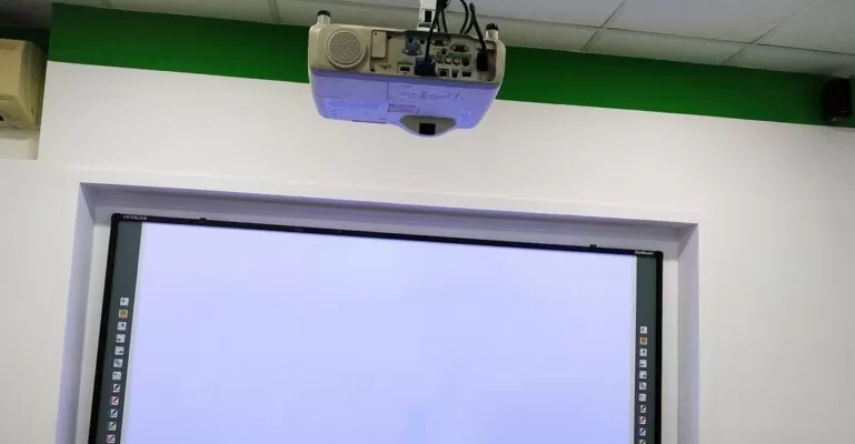 máy chiếu sony không lên hình