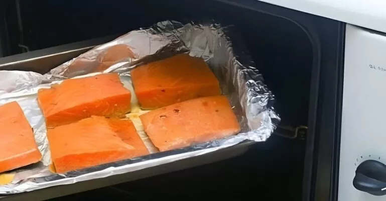sử dụng giấy nhôm trong lò vi sóng