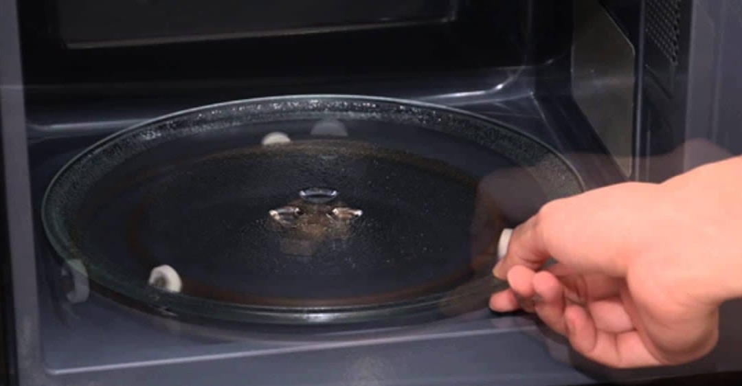 sửa đĩa quay lò vi sóng bị vỡ