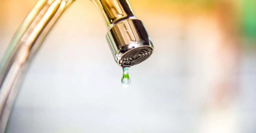 Vòi nước máy lọc nước bị rỉ