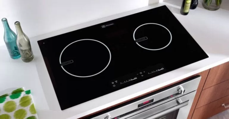 thay mặt kính bếp từ electrolux