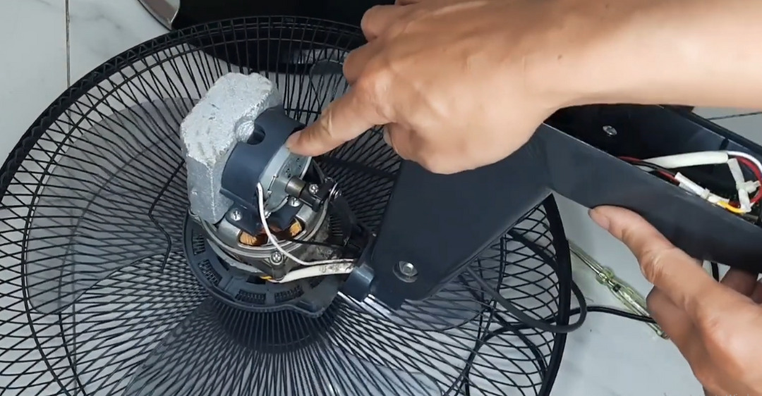 sửa tuốc năng quạt treo tường