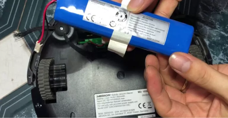 Thay pin robot hút bụi Philips