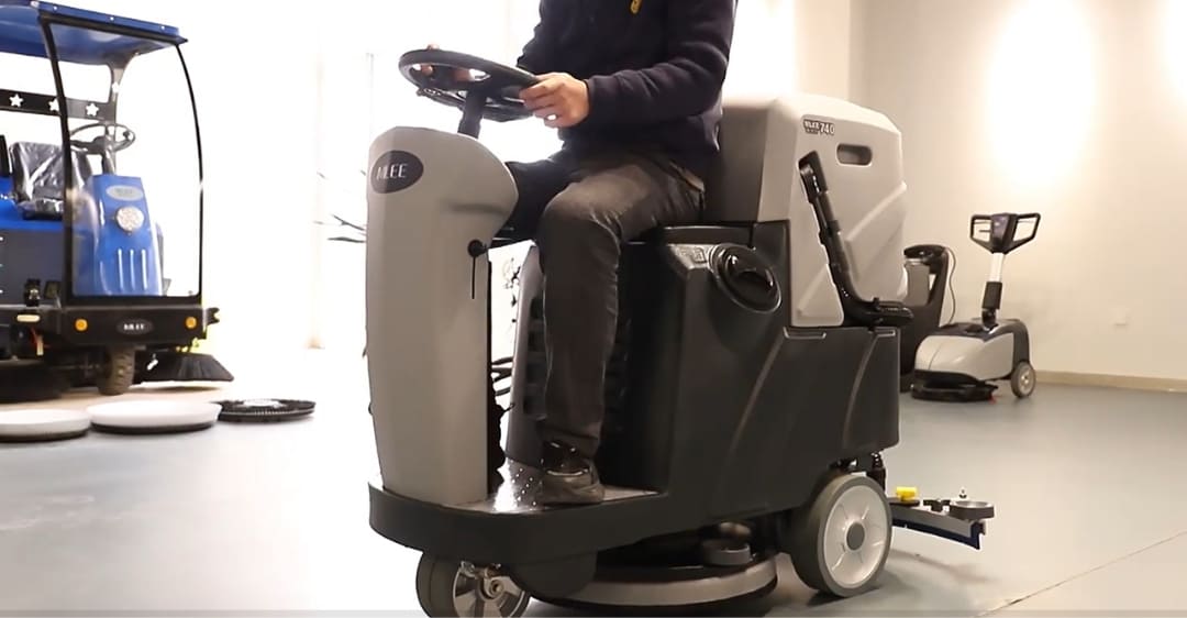 sửa máy chà sàn ngồi lái